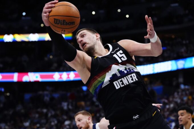 Nikola Jokić na meču Denver - Minesota
