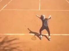 TENIS NE PAMTI OVAKVU SRAMOTU! Devojka bukvalno ne zna reket da drži, a dobila specijalnu pozivnicu za turnir! Ljudi gledaju snimak i valjaju se od smeha! FOTO TENIS NE PAMTI OVAKVU SRAMOTU! Devojka bukvalno ne zna reket da drži, a dobila specijalnu pozivnicu za turnir! Ljudi gledaju snimak i valjaju se od smeha! VIDEO