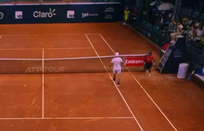 AU, KAKVO LUDILO! Pogledajte kako je srpski teniser došao do meč lopte! Protivnik napravio neviđenu glupost, ovo se baš retko viđa