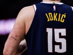 JEZIV PRIZOR – JOKIĆ ZAVRŠIO KRVAV! Grebu ga, štipaju, udaraju – ali i dalje mu ništa ne mogu: Pogledajte kako mu rame izgleda, horor! Nikola Jokić