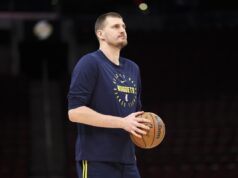 NIKOLA NASTAVLJA DA POMERA GRANICE! Ubacio šest trojki i ušao u istoriju NBA! Glb0yjBe