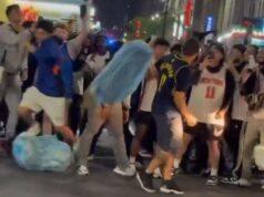 NAVIJAČA TUKLI VREĆAMA ĐUBRETA, A SADA LETI PRVOM KLASOM NA FINALE: Udarali ga zbog dresa Haliburtona, a onda ga je zvezda Indijane pronašla… FOTO j8NV5KM8