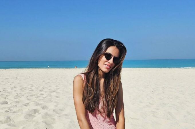 NIVES GRMI U 43. GODINI: Žena bivšeg trenera Novaka Đokovića je fatalna lepotica! Skinula se u kupaći i svi je komentarišu