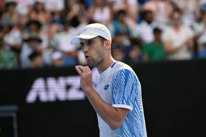 ĐERE ISPAO SA AUSTRALIJA OPENA! Vavrinka i u petoj deceniji prejak za Srbina! (VIDEO)
