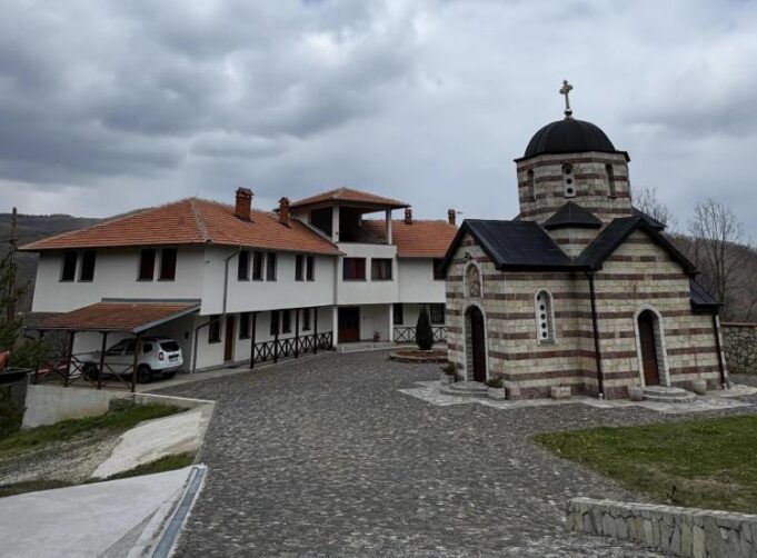 ZVEZDA-POMOGLA-SRPSKE-MANASTIRE-NA-KOSOVU-I-METOHIJI-Klub-sa.jpg RJzagNwl