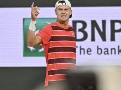 NESTVARAN SNIMAK: Holger Rune trenira na JEDNOJ NOZI! (FOTO) RUNE U TREĆEM KOLU ROLAN GAROSA: Danski teniser zakazao susret sa Mišinim dželatom