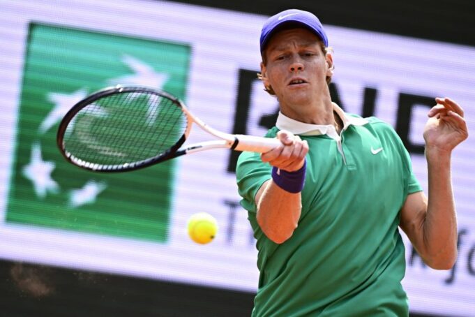 JANIK SINER ELIMINISAN U PRVOM KOLU: Prvi reket sveta završio takmičenje već na startu