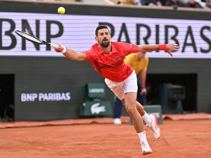 OVAKO IGRA NAJBOLJI U ISTORIJI! Poklonite se Novaku Đokoviću - teniskom MAESTRU! Poen koji je digao Pariz na noge! (VIDEO)