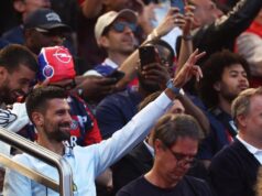 NOVAK PODIGAO TRI PRSTA NA PARKU PRINČEVA I IZAZVAO ERUPCIJU ODUŠEVLJENJA! Iako danas igra važan meč, Srbin ovaj spektakl nije mogao da propusti! NOVAK PODIGAO TRI PRSTA NA PARKU PRINČEVA I IZAZVAO ERUPCIJU ODUŠEVLJENJA! Iako danas igra važan meč, Srbin ovaj spektakl nije mogao da propusti!