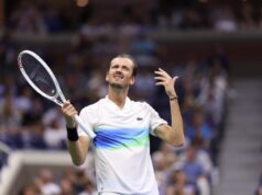 HALE POSLE TRI SATA BORBE DOBIO PRVOG FINALISTU: Medvedev srušio Zvereva i plasirao se u borbu za trofej MEDVEDEV BRUTALAN O SUSPENZIJI SINERA: Nagodio se jer je mogao da plati dobre advokate