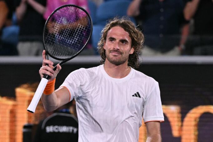 CICIPAS ŠOKIRAO PRIZNANJEM! OTKRIO JE KAKO GA FEDERER I NADAL NATERALI DA PIJE! Tu noć neće nikada zaboraviti - prava ludnica je nastala kada se popeo na sto!