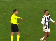 SUDIJA U ŠEST SEKUNDI DAO TRI KARTONA ISTOM FUDBALERU! Planeta bruji o nesvakidašnjoj sceni sa utakmice Super lige Mohamed Salah