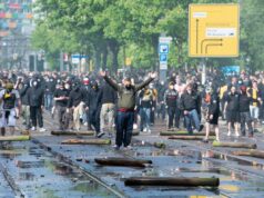 NAVIJAČ 45 PUTA PREKRŠIO ZAKON U 100 MINUTA! Zvuči nestvarno, ali istina je! Policija ga nije pustila da uđe na stadion, a onda je nastao nezapemćeni haos PJm9P6vJ