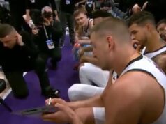 Nikola Jokić preuzeo ulogu trenera na tajm-autu Denver Nagetsa MeowP5Xe