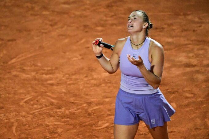 NOVI ŠOK U RIMU - SABALENKA ELIMINISANA: Kineskinja ukrtila prvu teniserku sveta