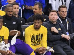 LEBRONOV SIN UŠAO U ŽESTOKU RASPRAVU S NAVIJAČEM, DONČIĆ OSTAO ZAPREPAŠĆEN! Luki je bilo veoma neprijatno, o njegovom izrazu lica bruji planeta! (FOTO, FOTO) WJaXq4Rl