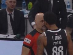 TAJRIK DŽONS JE ZBOG OVOG ISKLJUČEN: Košarkaš Partizana se uneo sudiji u lice, pa mu pretio! M8Pq9orl