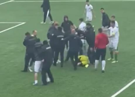 BALKAN-GORI-ZBOG-SOKANTNIH-SCENA-Golman-brutalno-pretucen-na-utakmici.jpg El klasiko