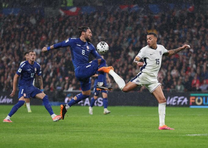PORAZ-SRBIJE-OSTAO-U-SENCI-JEDNOG-FUDBALERA-Ovako-su-engleski.jpg Kristijano Ronaldo na meču Irska - Portugal