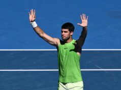Karlos Alkaraz posle plasmana u polufinale Australijan opena ALKARAZ SE SMEJAO I ZAPRETIO KONKURENCIJI! Španac blista i na terenu i van njega