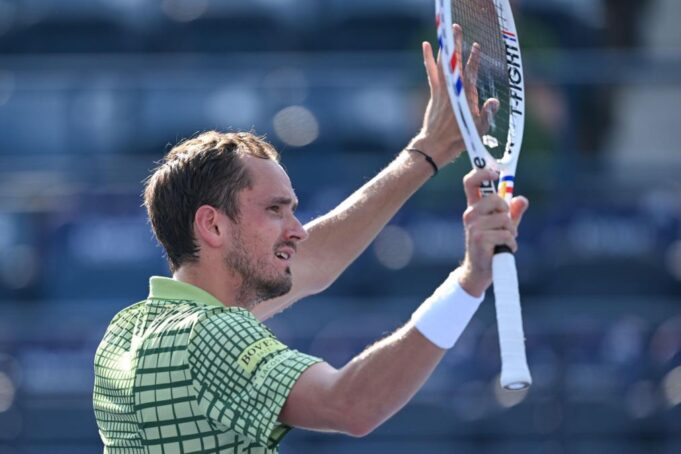 TENISKI TURNIR U DUBAIJU: Medvedev i Ože-Alijasim u polufinalu