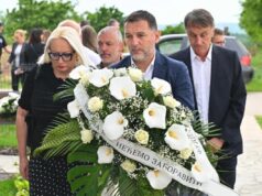 DELEGACIJA FSS U DANU SEĆANJA ODALA POČAST ŽRTVAMA TRAGEDIJE U MALOM ORAŠJU I DUBONI 38V7522l