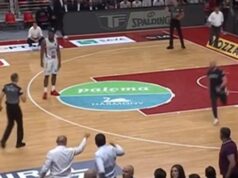 DRAMA U DVORANI LAKTAŠIMA! Pozlilo navijaču na tribinama – lekari pretrčali preko terena da pomognu VlG6aaR8