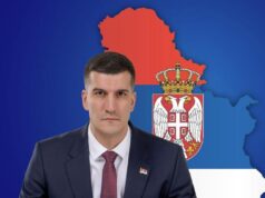 NEBESKI NAROD NIKAD NIJE POKLEKAO: Marko Kešelj reagovao na upad kosovske policije u prostorije Sportsko-turističke organizacije Leposavić Yl1MO41l