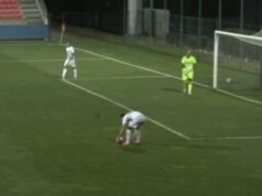 FUDBALER PARTIZANA USRED IGRE UHVATIO LOPTU U RUKE! Sudija odmah svirao penal – nikome nije bilo jasno šta se događa, ovakva glupost se ne viđa često! FOTO 117912231-897671634088738-1169909210128124744-n.jpg