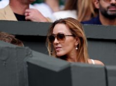 UHVAĆENA U LOŽI: Pogledajte šta radi Jelena Đoković dok Novak bije tešku bitku na Vimbldonu! UHVAĆENA U LOŽI: Pogledajte šta radi Jelena Đoković dok Novak bije tešku bitku na Vimbldonu!