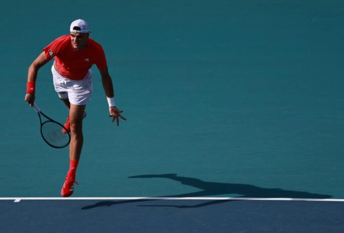 MAJAMI DOBIO JOŠ JEDNOG POLUFINALISTU: Menšik u dva seta srušio Fila