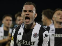 KOSTIĆ POKAZAO TRIFUNOVIĆU KAKO SE POSTIŽU GOLOVI: Nasledio ga u prvih 11, pa pocepao mrežu! (FOTO) partizan-mladost-241233.JPG