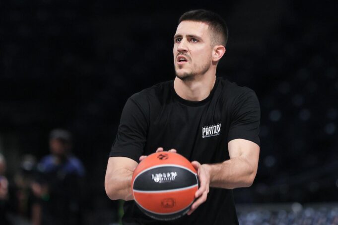 Kapiten-Partizana-zna-sta-je-potrebno-protiv-lidera-Evrolige.jpeg PARTIZAN-ARMANI_53.jpg