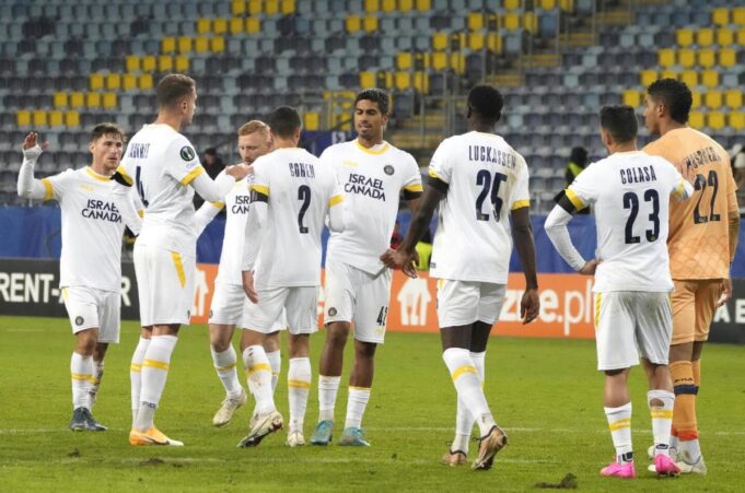 Detalj sa utakmice Makabi - Olimpijakos u Pioniru