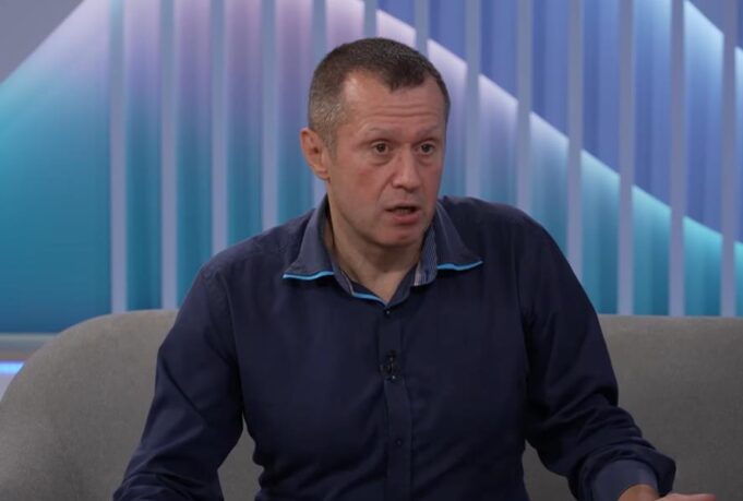 Oglasio-se-komentator-koji-nije-cuo-sovinisticke-udare-na-srbe.jpg Sramne parole navijača Hrvatske na utakmici protiv Crne Gore