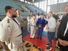 GLEDAM U VAS I VIDIM BUDUĆE POBEDNIKE! Olimpijski šampion Davor Štefanek na Malom sajmu sporta u Vranju Mali sajam sporta Smederevo