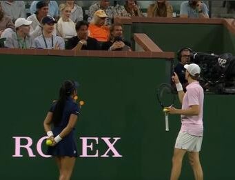 SINER SE SVAĐAO SA PUBLIKOM U INDIJAN VELSU! Italijan napravio haos, a onda se sudija umešao – Janik objasnio zbog čega je poludeo na gledaoce! FOTO SINER SE SVAĐAO SA PUBLIKOM U INDIJAN VELSU! Italijan napravio haos, a onda se sudija umešao - Janik objasnio zbog čega je poludeo na gledaoce! VIDEO