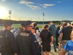UZAVRELO U POZNANJU! Navijači Leha dočekali Delije – policija pod punom opremom u pripravnosti UZAVRELO U POZNANJU! Navijači Leha dočekali Delije - policija pod punom opremom u pripravnosti
