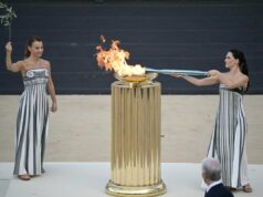 ZOI 2026: Olimpijska baklja predata italijanskim organizatorima Mali sajam sporta Smederevo