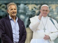 PAPA FRANJA JE DOBIO POSEBAN POKLON OD SINIŠE MIHAJLOVIĆA! Mihina udovica Arijana podelila je emotivnu uspomenu! Ovaj susret se i dalje pamti! (FOTO) Yl1Mz0Xl