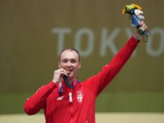 BRONZANI OLIMPIJAC OPLJAČKAN U ZEMUNU! Sve se dogodilo usred dana! (FOTO) Yl1MYzgl