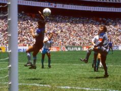 POTEZI KOJI ĆE SE ZAUVEK PREPRIČAVATI: Maradona je izveo najveću PREVARU u istoriji fudbala, pa postigao GOL VEKA! oJwnydZl