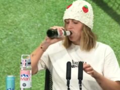 SA FLAŠOM PIVA DOŠLA NA KONFERENCIJU POSLE PORAZA: Teniserka sve iznenadila posle eliminacije na Vimbldonu! (FOTO) SA FLAŠOM PIVA DOŠLA NA KONFERENCIJU POSLE PORAZA: Teniserka sve iznenadila posle eliminacije na Vimbldonu! (VIDEO)