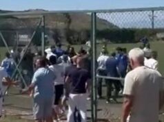 ISPLIVAO JEZIV SNIMAK! RODITELJI UTRČALI NA TEREN I PRETUKLI DECU! Nezabeležen užas na utakmici: Dva mališana sa težim povredama završila u bolnici huligan