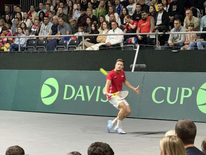 SRBIJA KREĆE DEJVIS KUP U KOPENHAGENU: Kecmanović prvi na terenu!