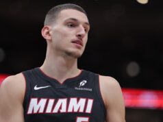 BUM-BUM NIKOLA SIPAO TROJKE SAMO TAKO! Tri minuta čistog uživanja: Pogledajte najbolje poteze reprezentativca Srbije na meču protiv slavnih Bulsa! (FOTO) jJd6z968