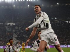 JUVENTUS KONAČNO SLAVIO – VLAHOVIĆ ZATRESAO MREŽU: Roma sigurna za čelo tabele Dušan Vlahović na meču Real - Juventus