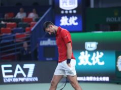 NAVIJAČ SNIMIO NEŠTO ŠTO NIJE PRIKAZANO U PRENOSU: Novak Đoković povraćao tokom meča NAVIJAČ SNIMIO NEŠTO ŠTO NIJE PRIKAZANO U PRENOSU: Novak Đoković povraćao tokom meča