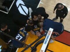 UŽASAN SNIMAK: Pogledajte kako je saigrač povredio Nikolu Jokića! Nikola Jokić