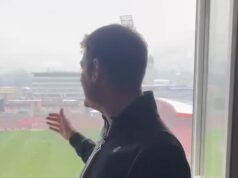 ITALIJANSKI NOVINARI UŠLI U MIKIJEV DOM NAKON ŠTO SU ISPROZIVALI STADION U BOSNI! Kada su videli njegov pogled ostali su bez teksta! VlkKPLrl